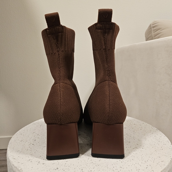 Vivaia Regina Pro Square Toed Water-Repellant Boots - Picture 4 of 6